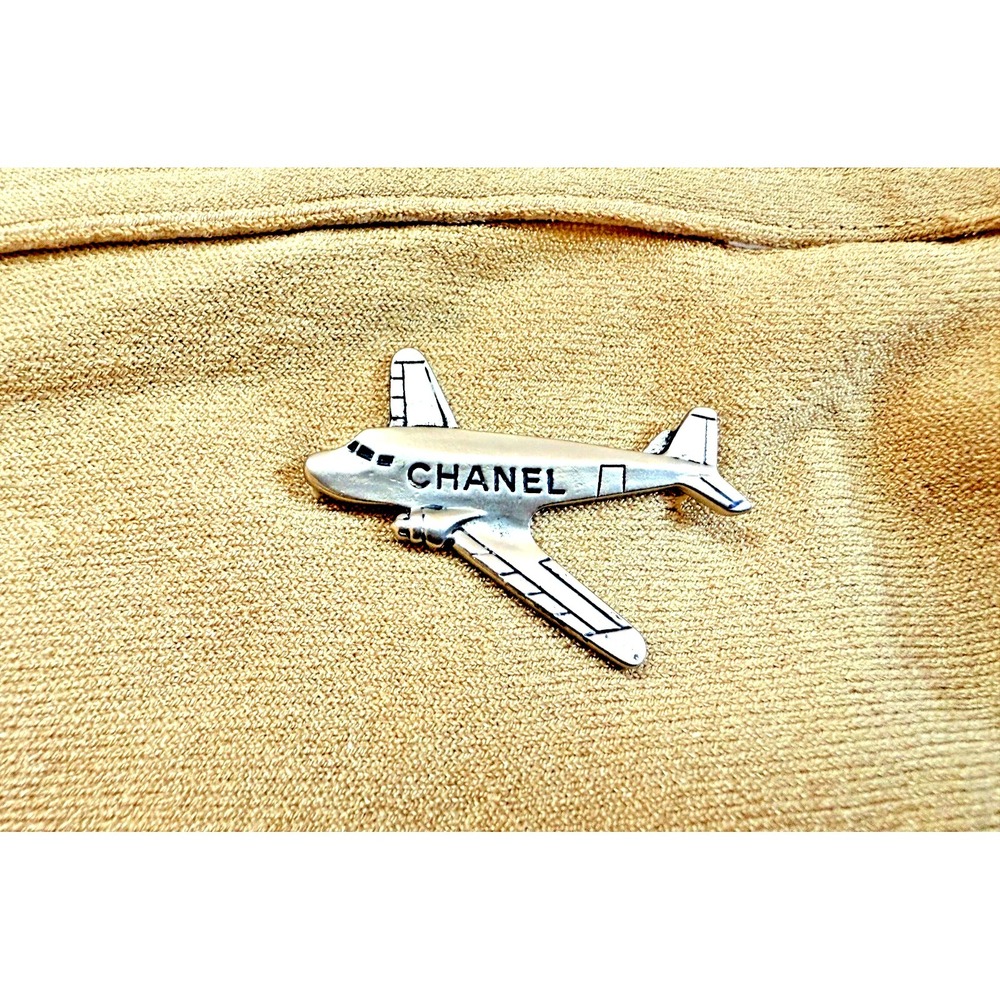 CHANEL 2008 Cruise Runway Butter Yellow Pleated Skirt NWT Airplane Pin FR42 - Picture 3 of 10